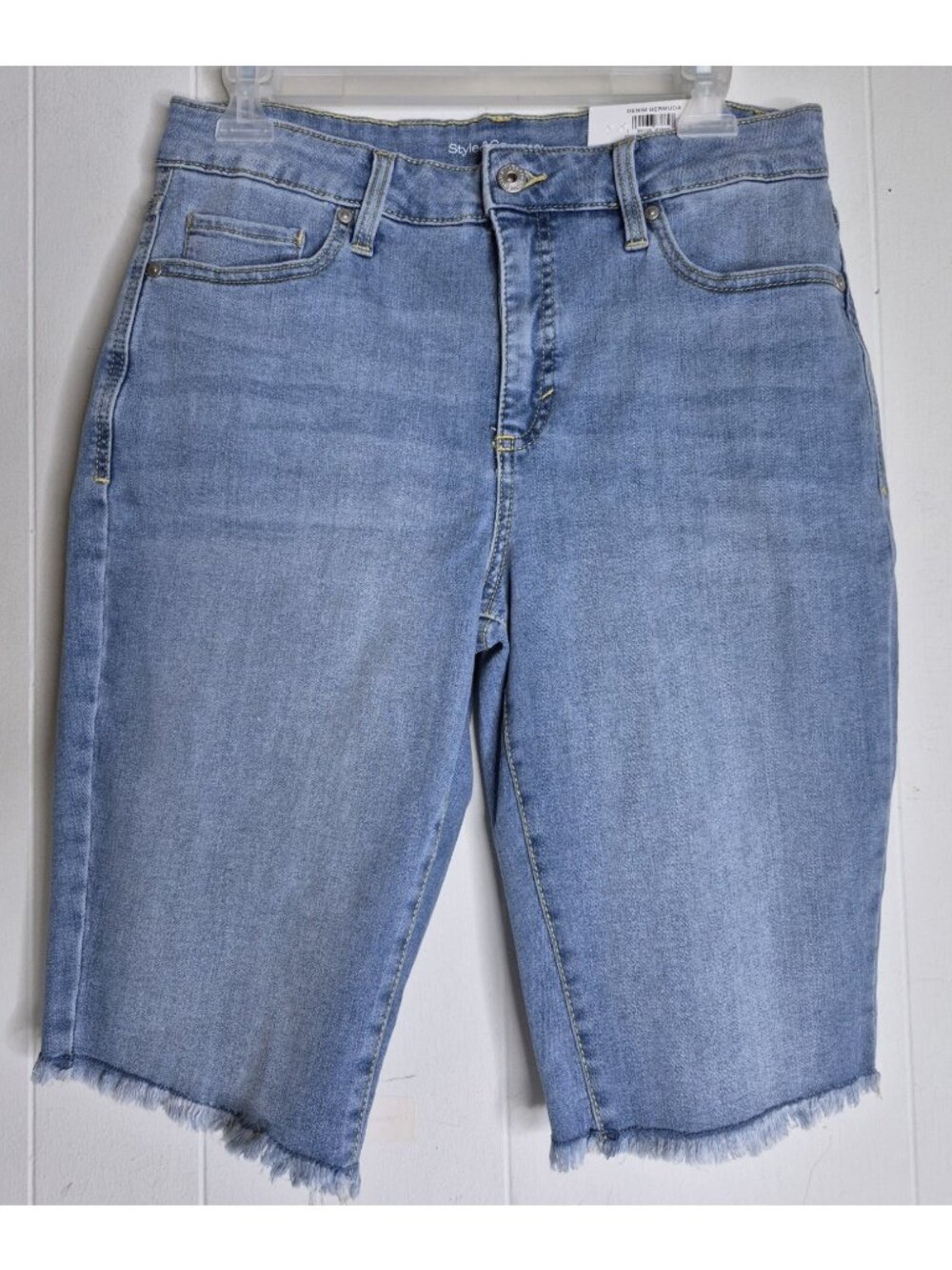 NWT Style & Co Bermuda Slimming Mid-Rise Jean Shorts Women's Size 8 (32x12)